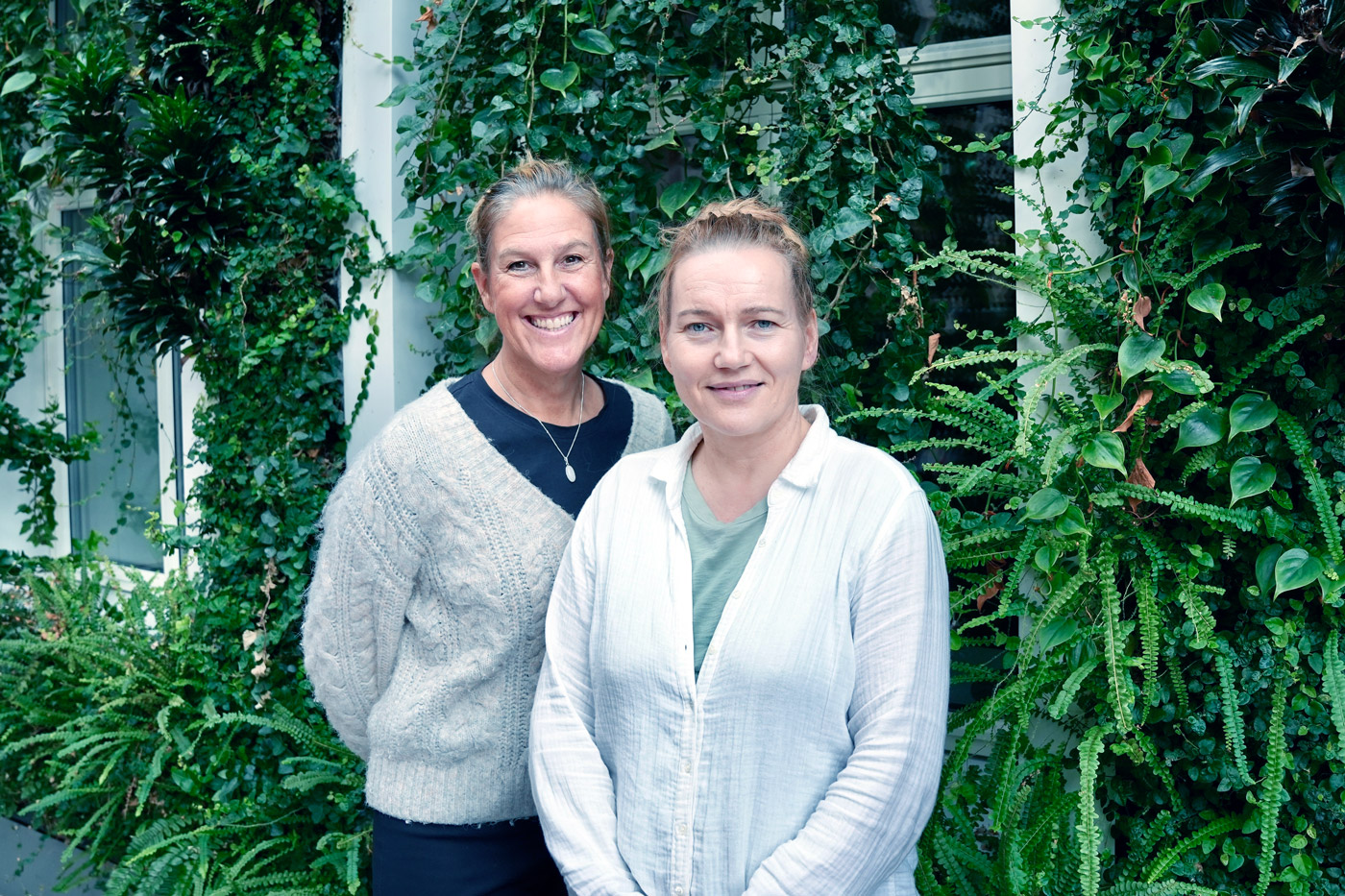 Forfatterne av Kunne Læringsteori. Mari-Ann Letnes, begge førsteamanuensis i pedagogikk ved NTNU og Irene Haslund er førsteamanuensis i pedagogikk ved Institutt for lærerutdanning, NTNU